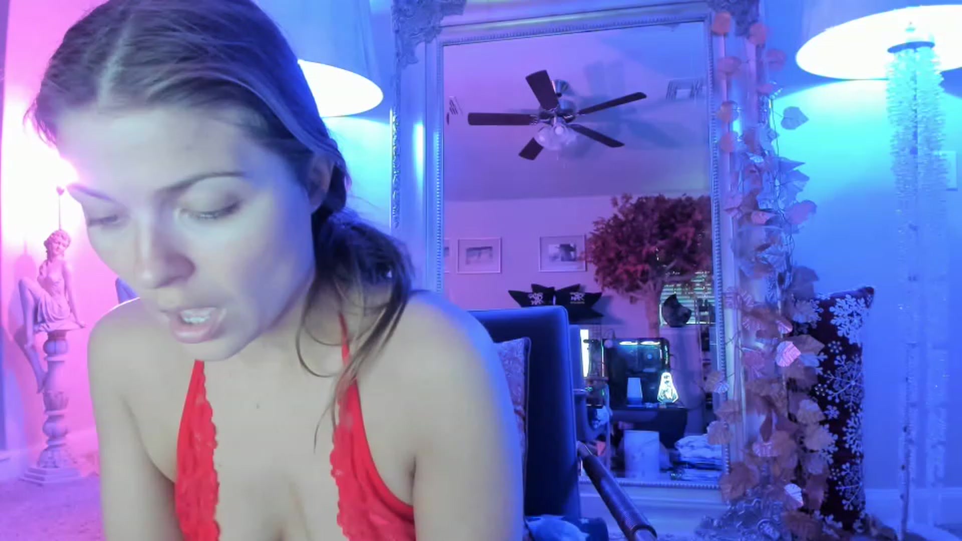 Gallery image thumbnail from Serina_'s myfreecams stream on, 12/29/2022, 15:03 image 4 of 20