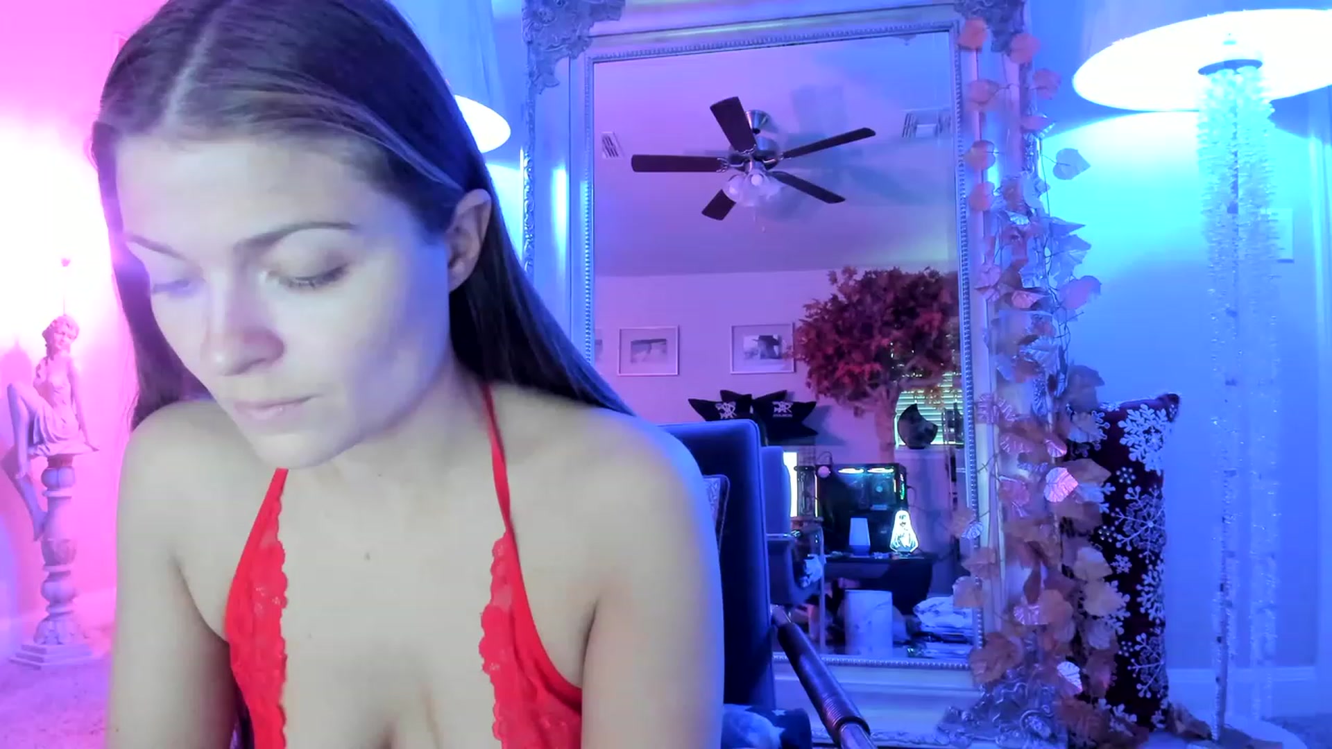 Gallery image thumbnail from Serina_'s myfreecams stream on, 12/29/2022, 15:39 image 1 of 20