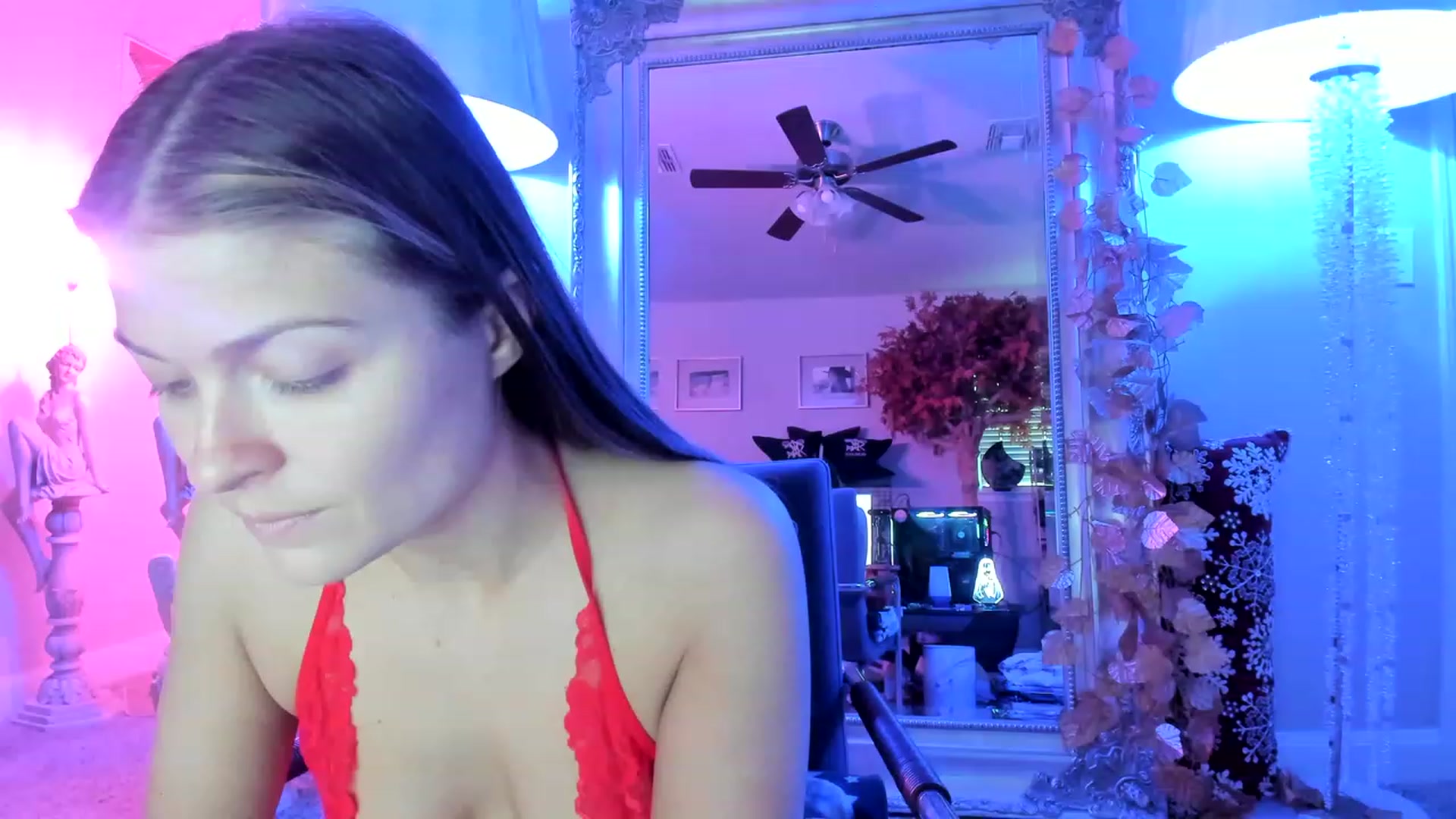 Gallery image thumbnail from Serina_'s myfreecams stream on, 12/29/2022, 15:39 image 12 of 20