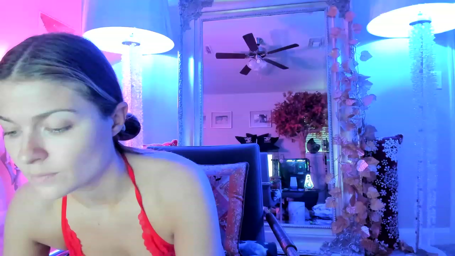 Gallery image thumbnail from Serina_'s myfreecams stream on, 12/29/2022, 15:39 image 17 of 20