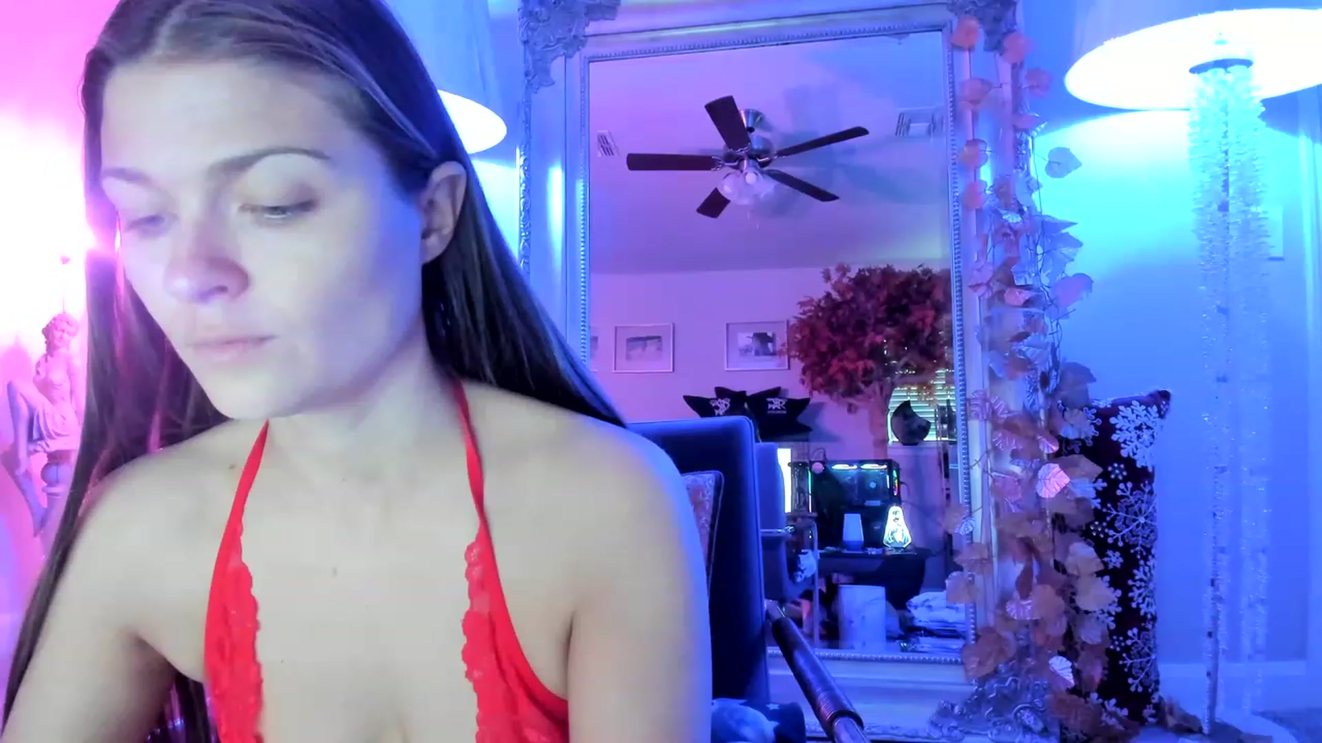 Gallery image thumbnail from Serina_'s myfreecams stream on, 12/29/2022, 15:39 image 2 of 20