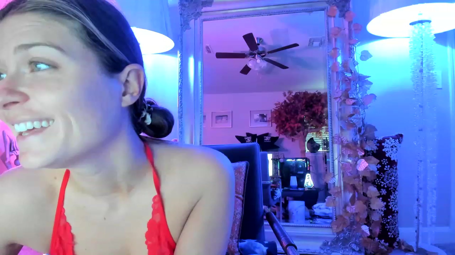Gallery image thumbnail from Serina_'s myfreecams stream on, 12/29/2022, 15:39 image 19 of 20