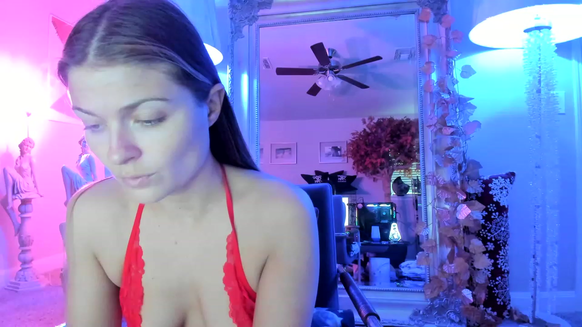 Gallery image thumbnail from Serina_'s myfreecams stream on, 12/29/2022, 15:39 image 3 of 20