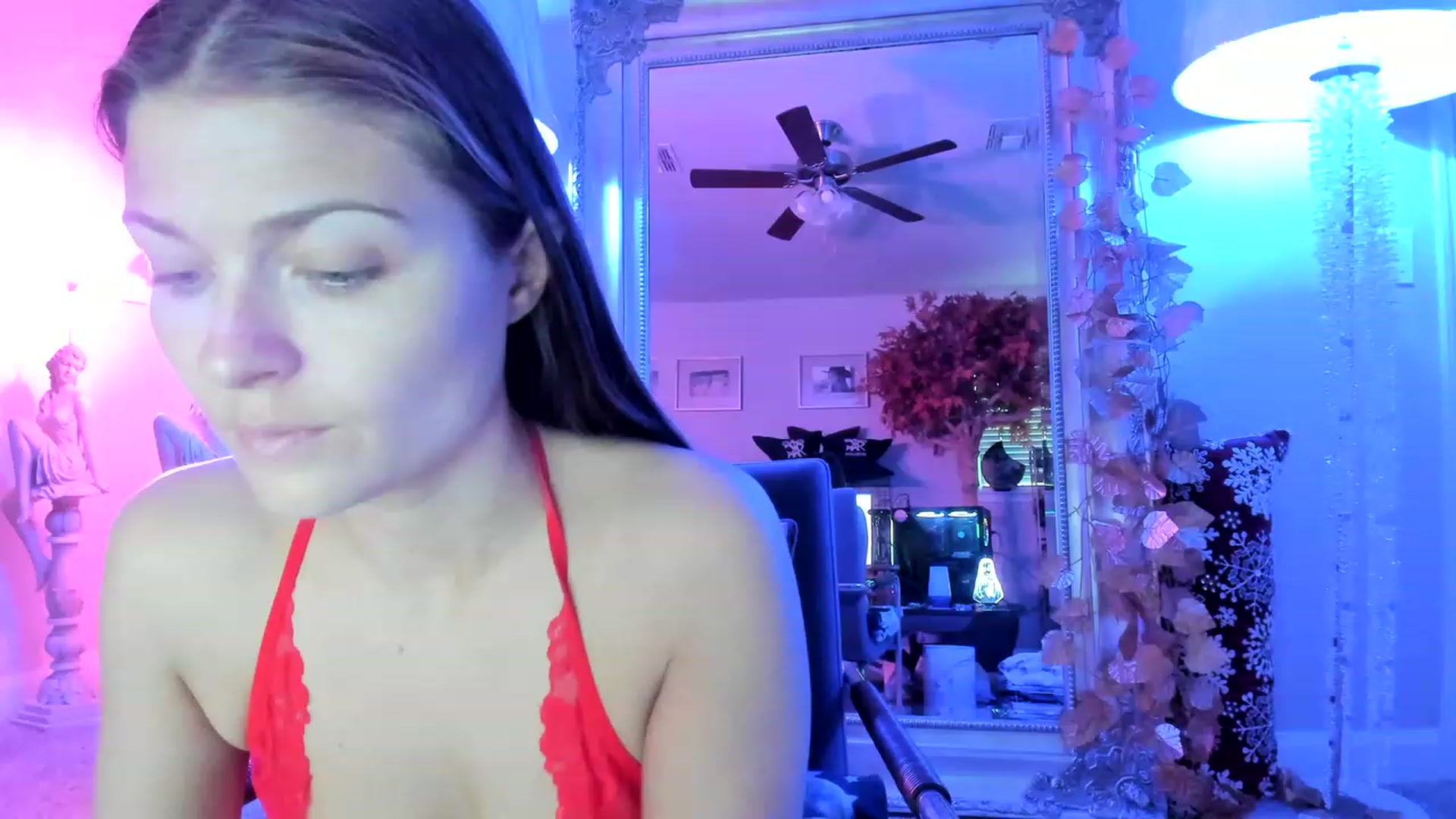 Gallery image thumbnail from Serina_'s myfreecams stream on, 12/29/2022, 15:39 image 10 of 20