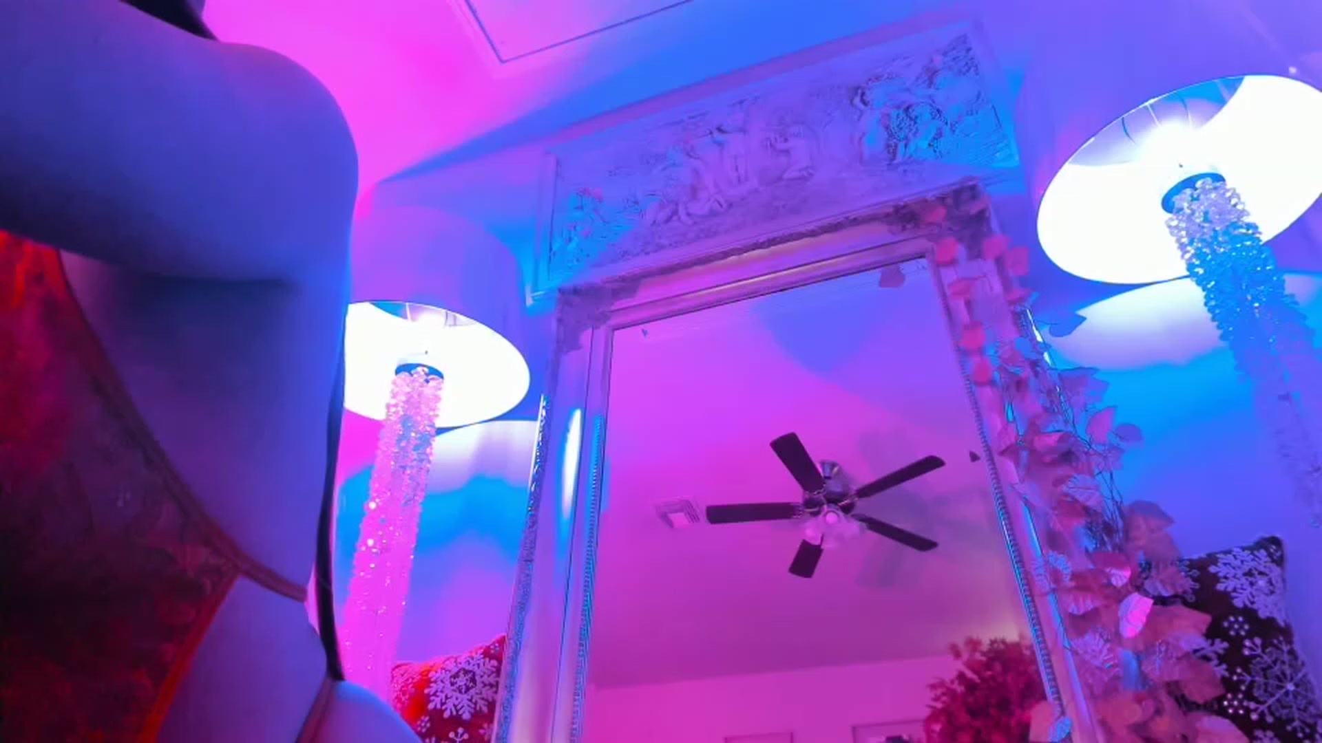 Gallery image thumbnail from Serina_'s myfreecams stream on, 12/29/2022, 21:11 image 11 of 20