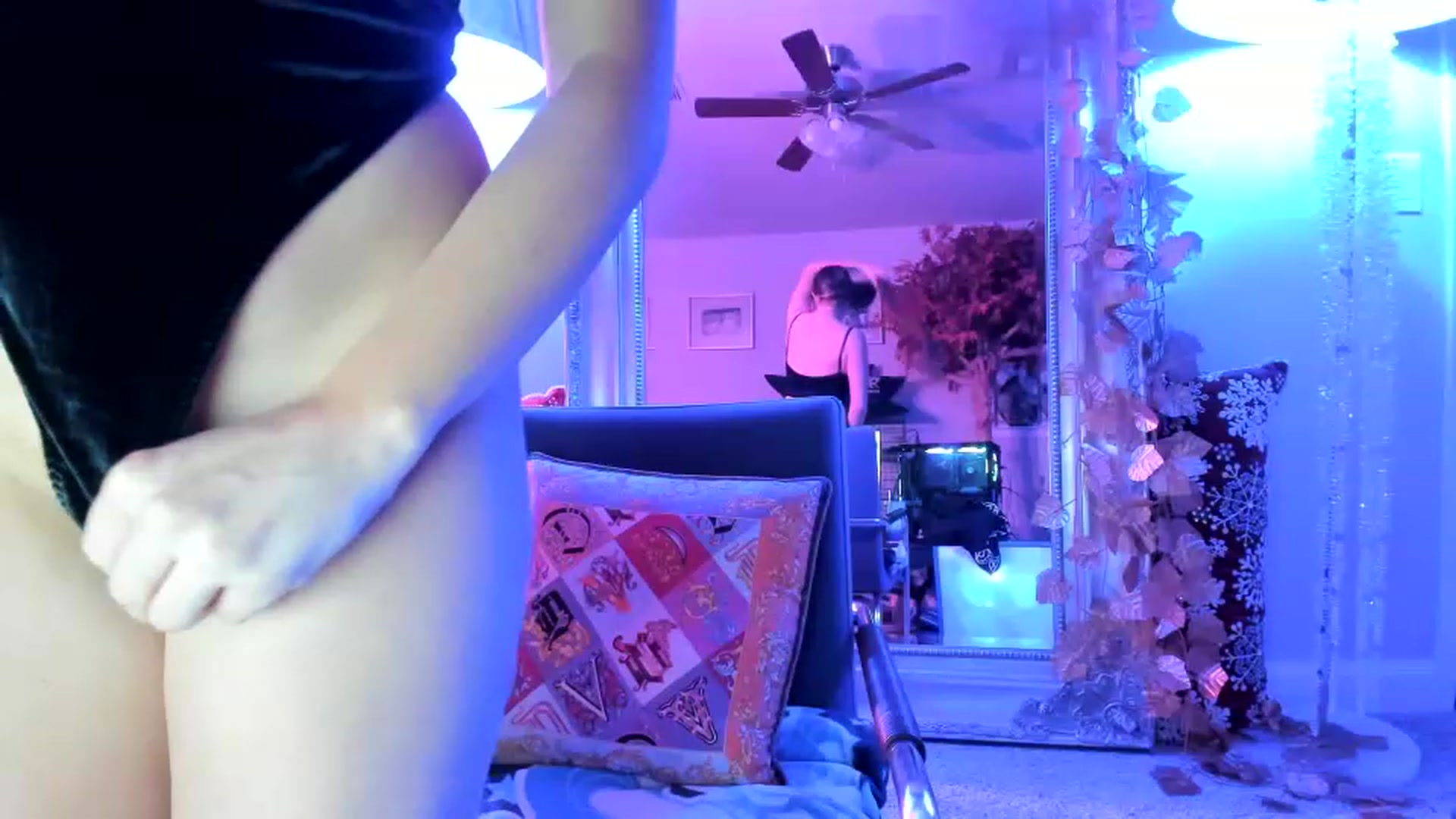 Gallery image thumbnail from Serina_'s myfreecams stream on, 01/01/2023, 01:31 image 7 of 20