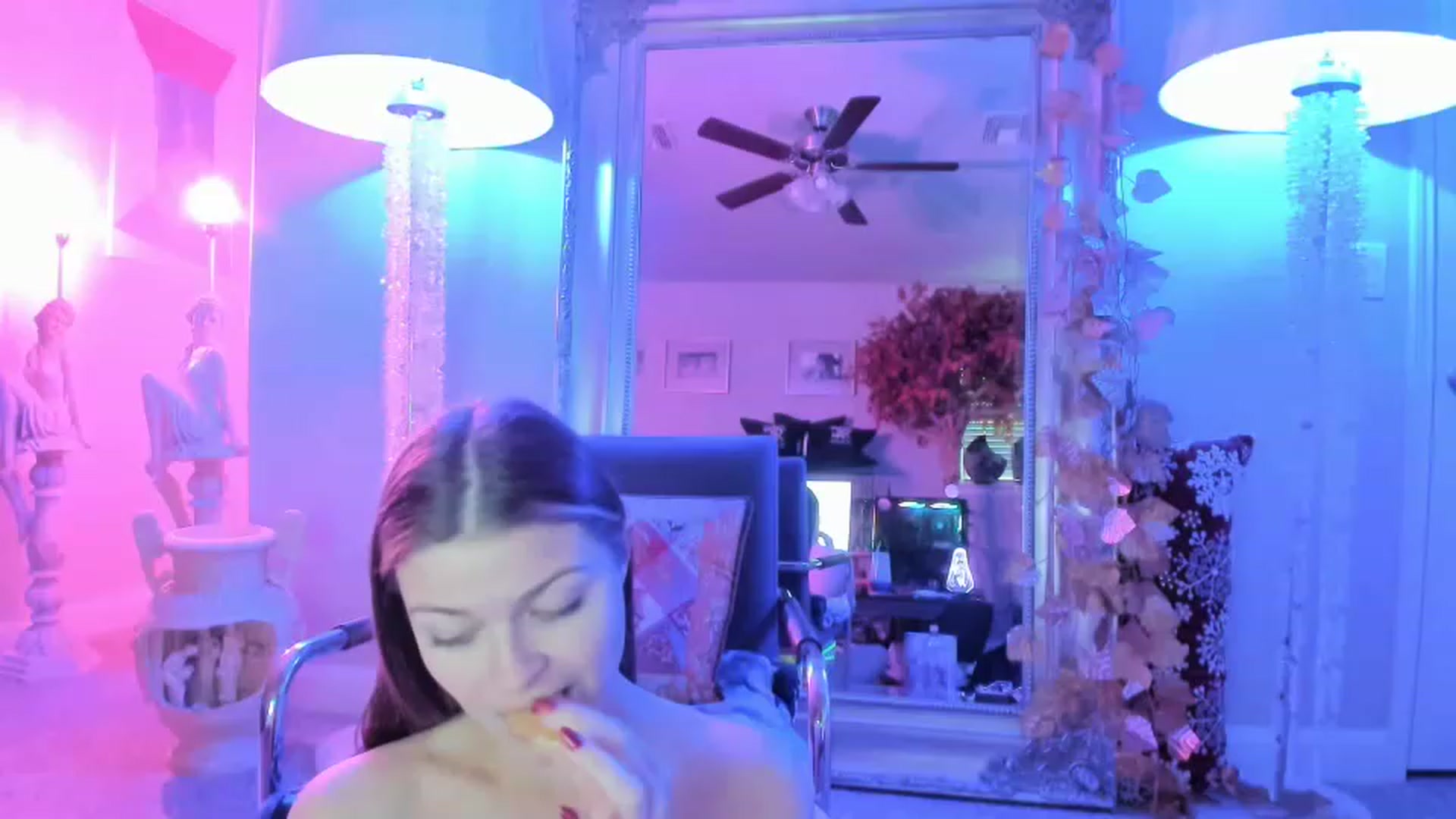 Gallery image thumbnail from Serina_'s myfreecams stream on, 01/02/2023, 15:31 image 18 of 20