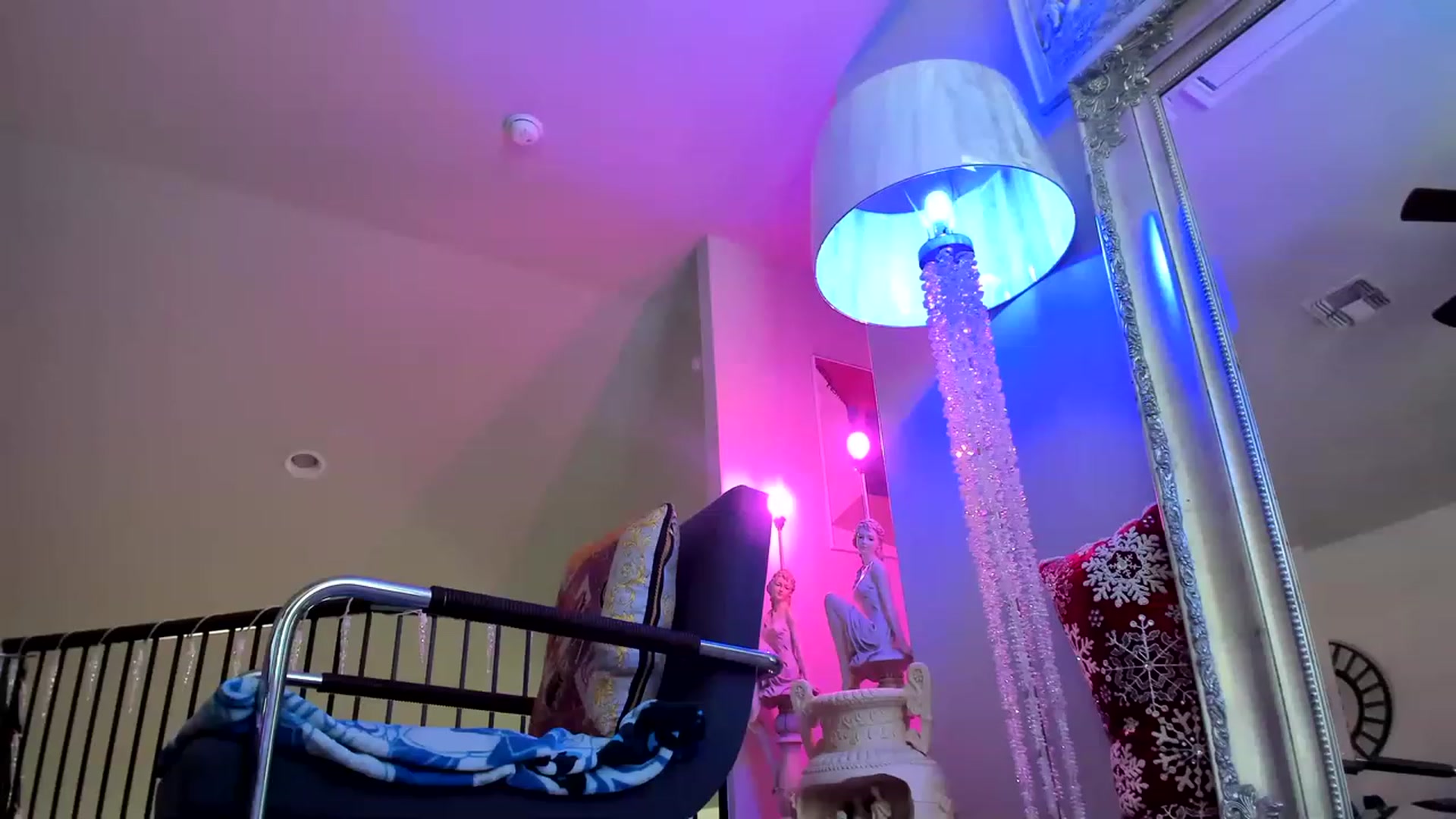 Gallery image thumbnail from Serina_'s myfreecams stream on, 01/03/2023, 18:29 image 10 of 20