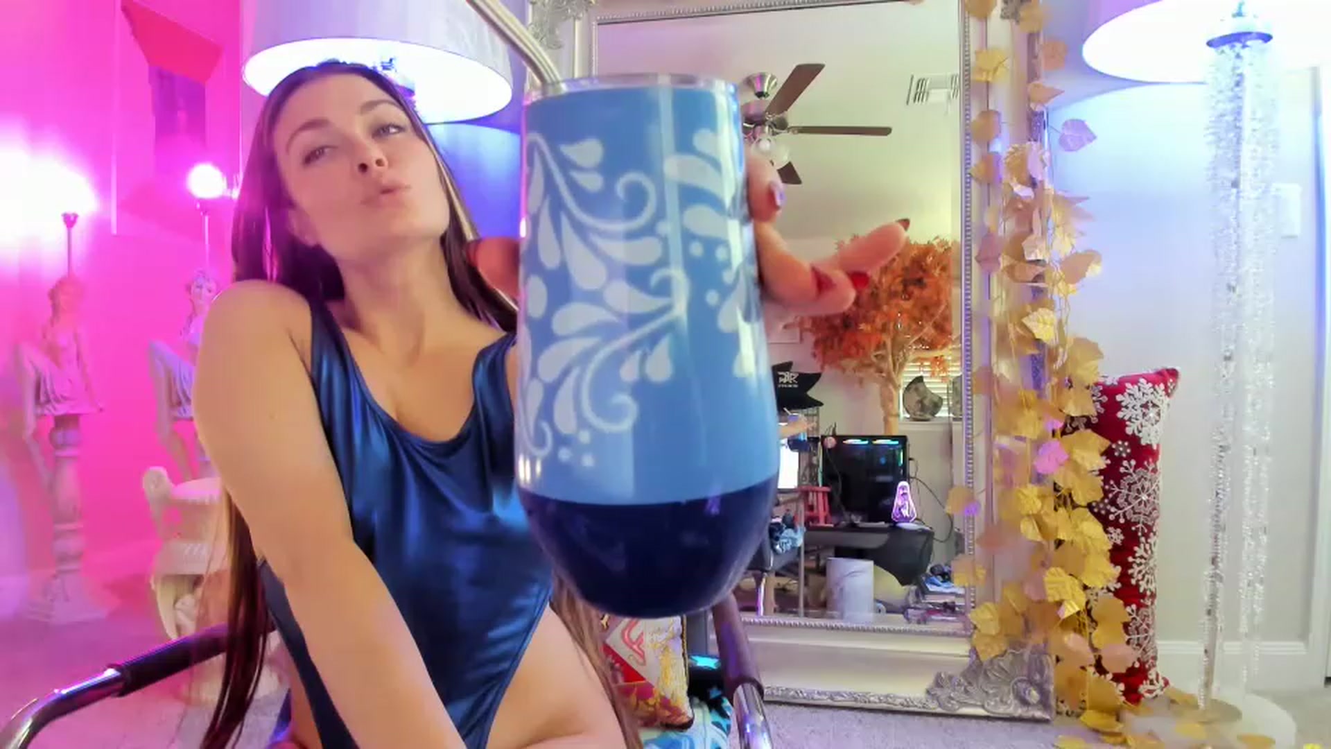 Gallery image thumbnail from Serina_'s myfreecams stream on, 01/04/2023, 20:01 image 2 of 20