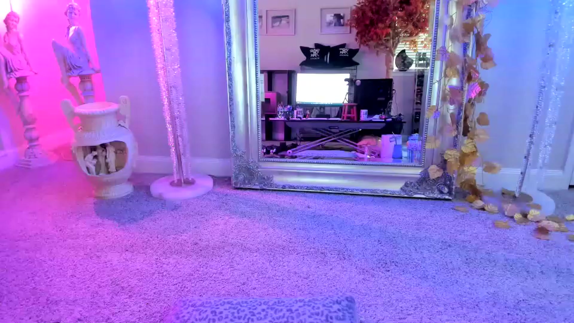 Gallery image thumbnail from Serina_'s myfreecams stream on, 01/12/2023, 19:50 image 9 of 20
