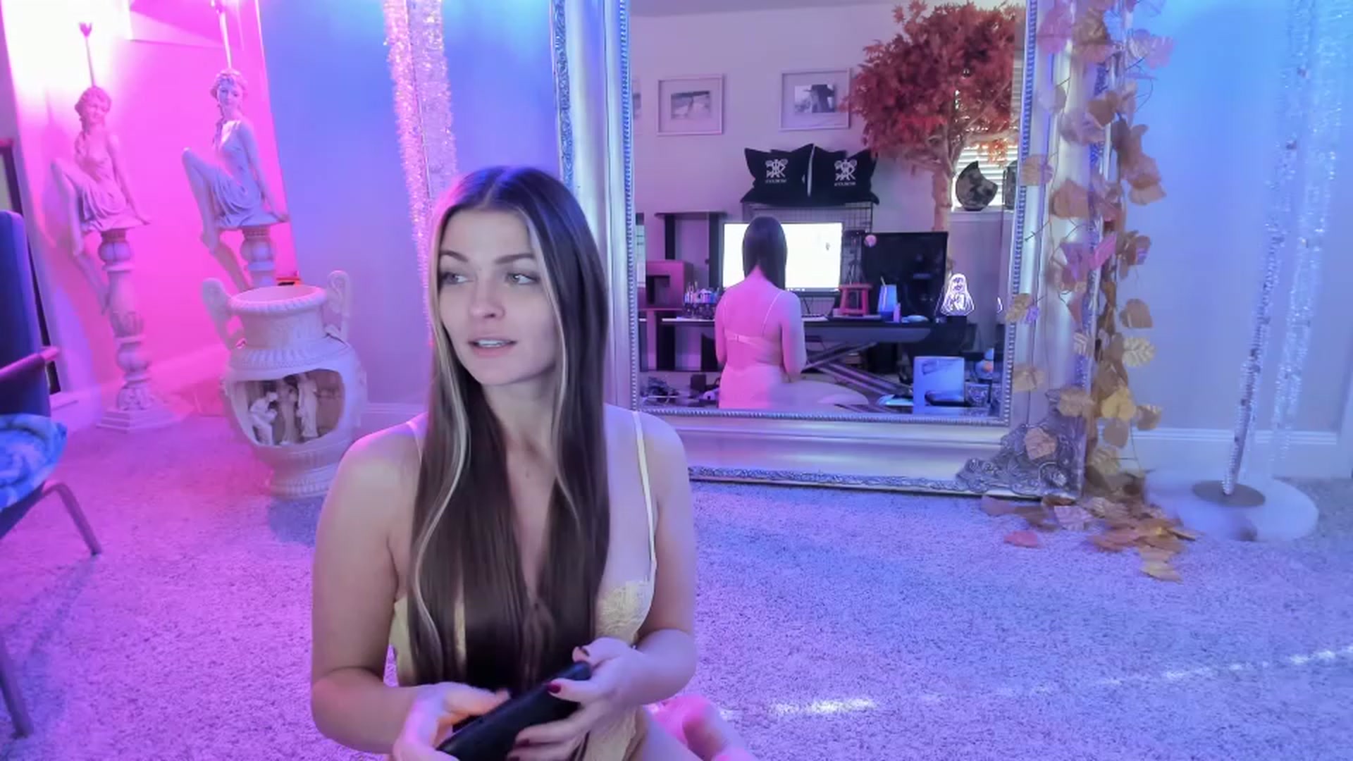 Gallery image thumbnail from Serina_'s myfreecams stream on, 01/16/2023, 19:32 image 10 of 20