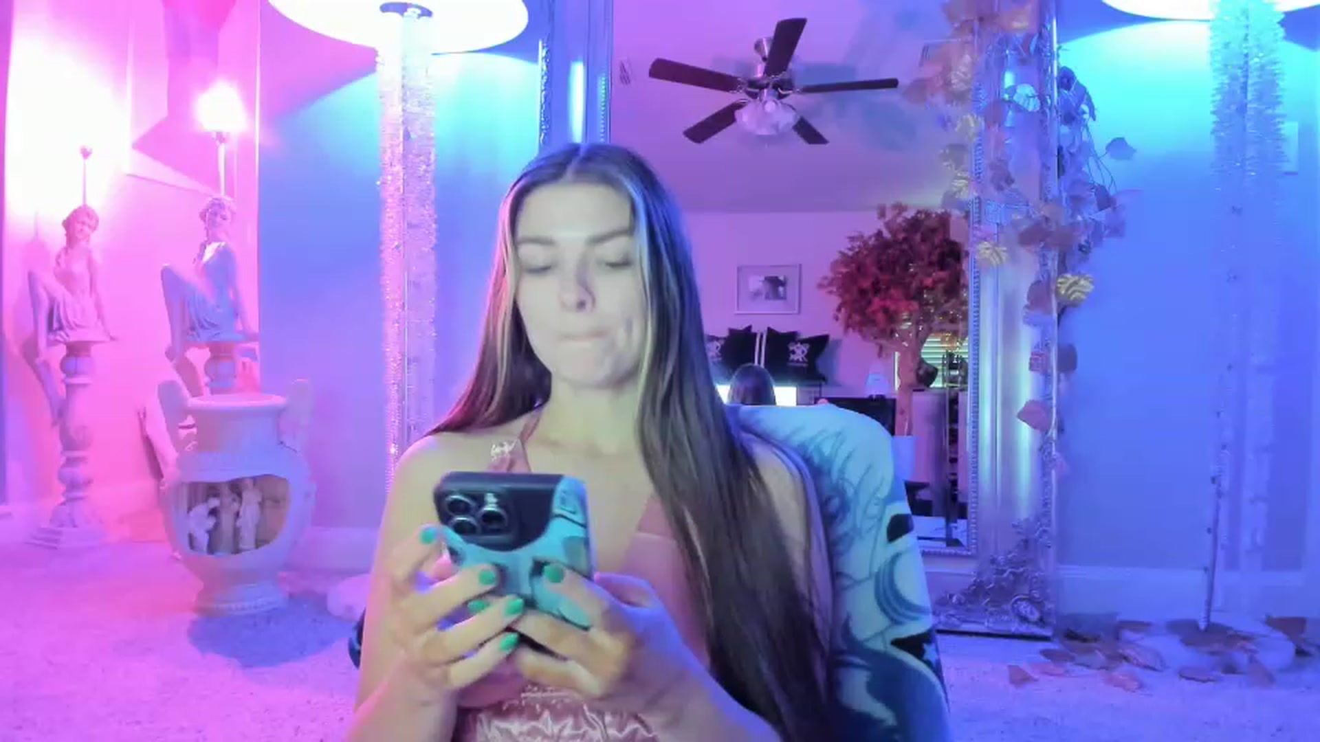 Gallery image thumbnail from Serina_'s myfreecams stream on, 02/01/2023, 17:05 image 10 of 20