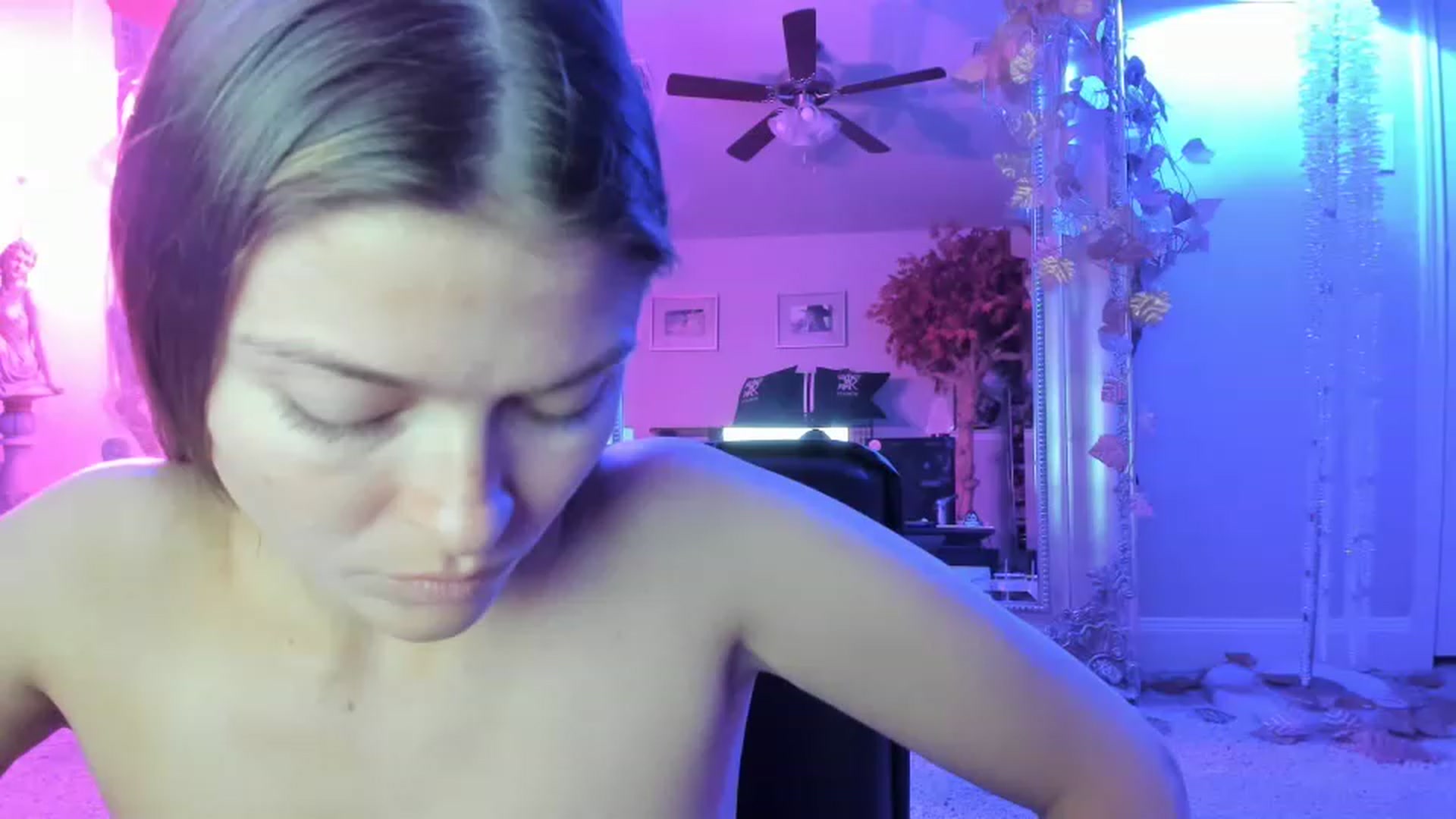 Gallery image thumbnail from Serina_'s myfreecams stream on, 02/07/2023, 24:45 image 16 of 20