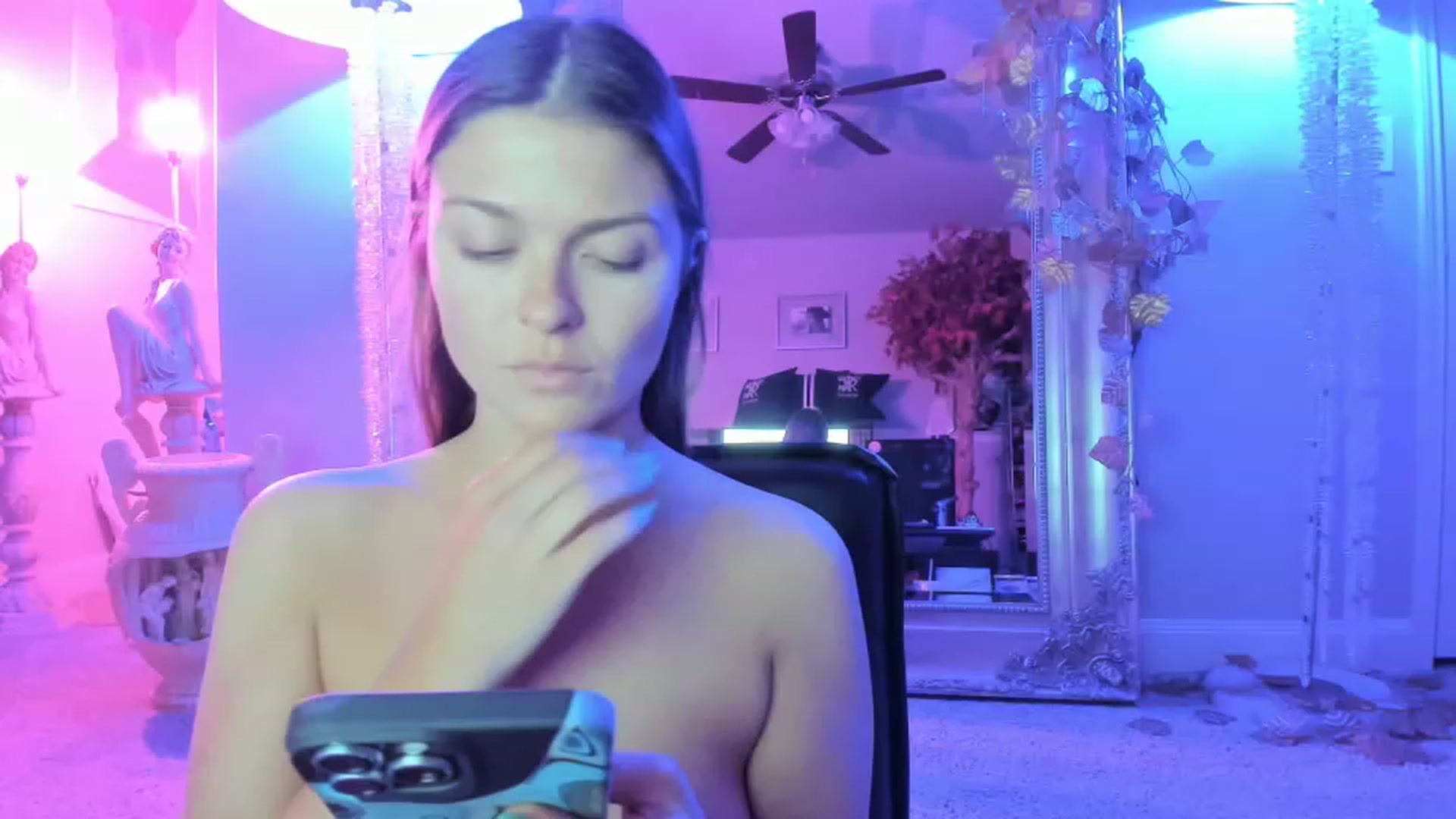 Gallery image thumbnail from Serina_'s myfreecams stream on, 02/07/2023, 24:45 image 10 of 20