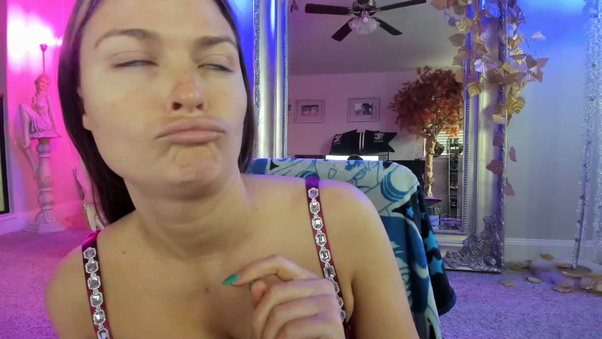 Gallery image thumbnail from Serina_'s myfreecams stream on, 02/07/2023, 18:50 image 13 of 20