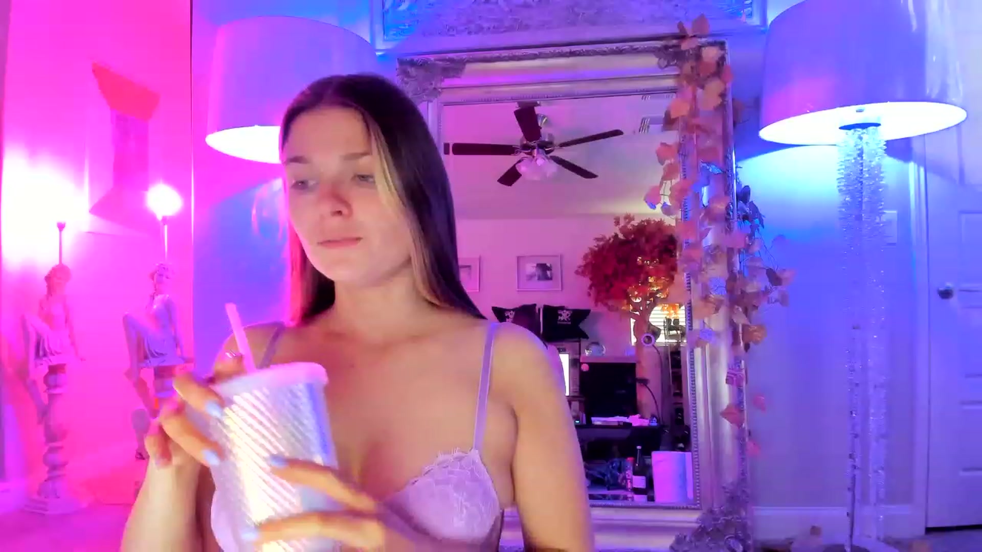 Gallery image thumbnail from Serina_'s myfreecams stream on, 02/15/2023, 16:53 image 19 of 20