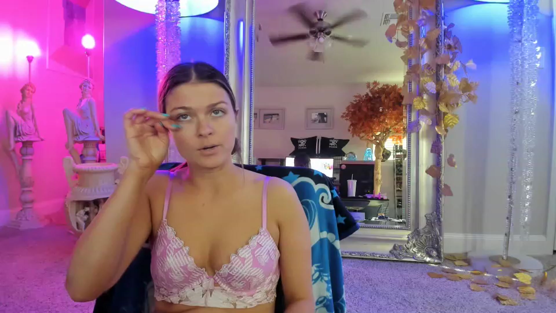 Gallery image thumbnail from Serina_'s myfreecams stream on, 02/20/2023, 21:18 image 17 of 20