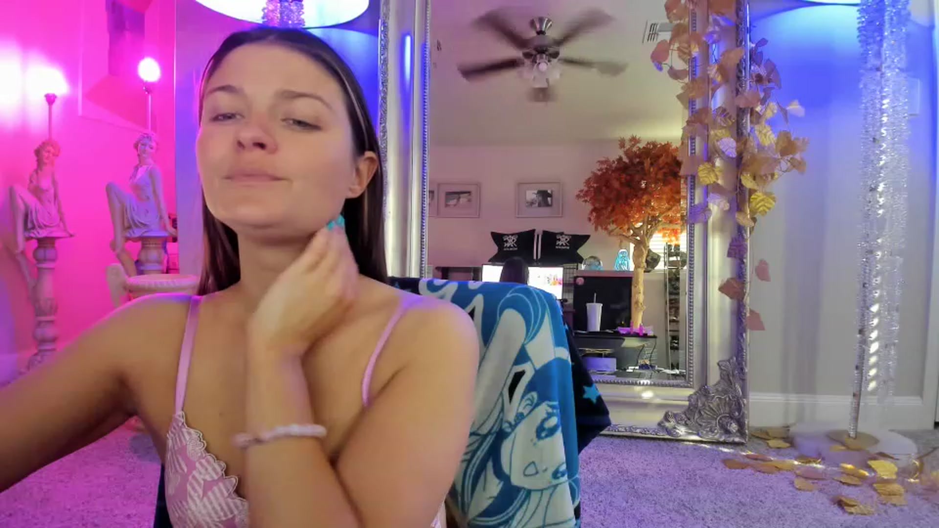Gallery image thumbnail from Serina_'s myfreecams stream on, 02/20/2023, 21:18 image 14 of 20