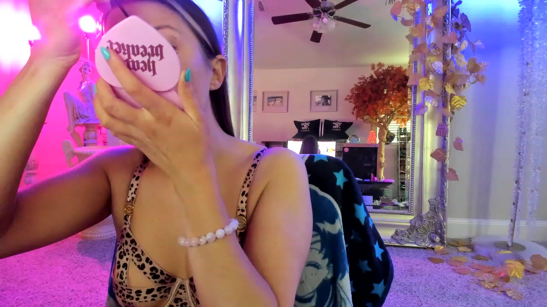 Gallery image thumbnail from Serina_'s myfreecams stream on, 02/22/2023, 17:18 image 13 of 20
