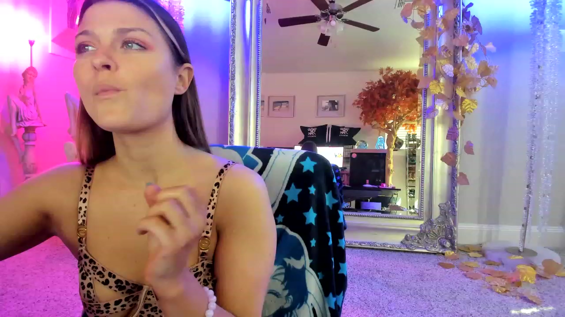 Gallery image thumbnail from Serina_'s myfreecams stream on, 02/22/2023, 19:14 image 15 of 20