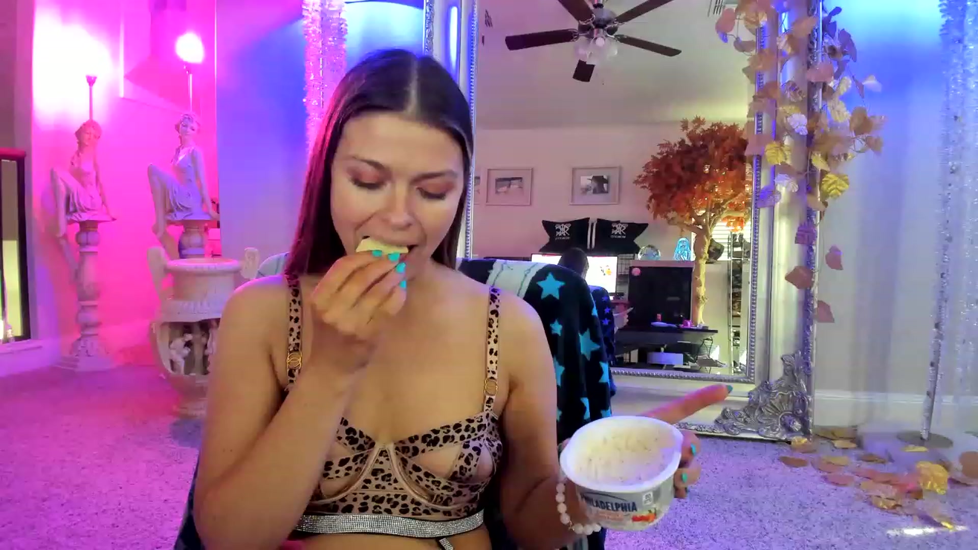 Gallery image thumbnail from Serina_'s myfreecams stream on, 02/22/2023, 19:14 image 17 of 20