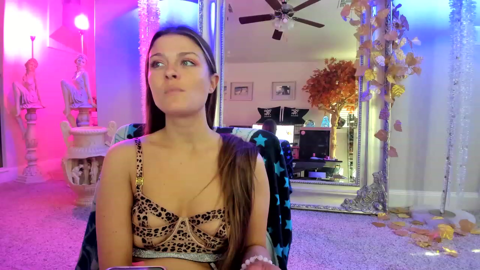 Gallery image thumbnail from Serina_'s myfreecams stream on, 02/22/2023, 19:14 image 19 of 20