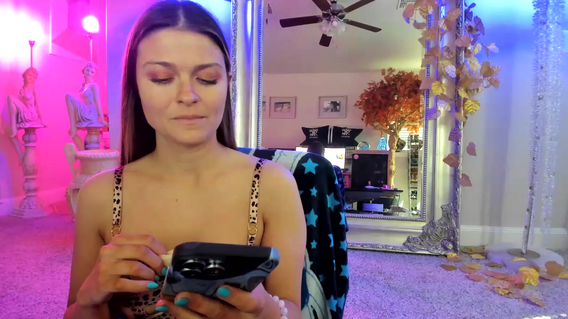 Gallery image thumbnail from Serina_'s myfreecams stream on, 02/22/2023, 19:14 image 13 of 20