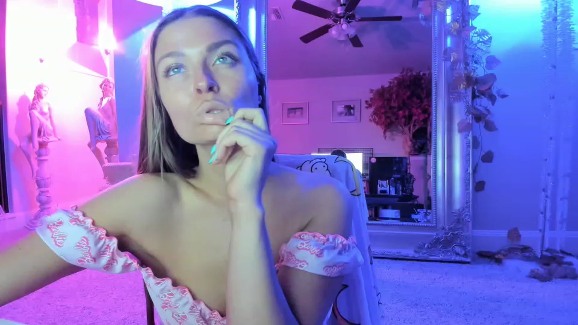 Gallery image thumbnail from Serina_'s myfreecams stream on, 04/04/2023, 06:23 image 4 of 20