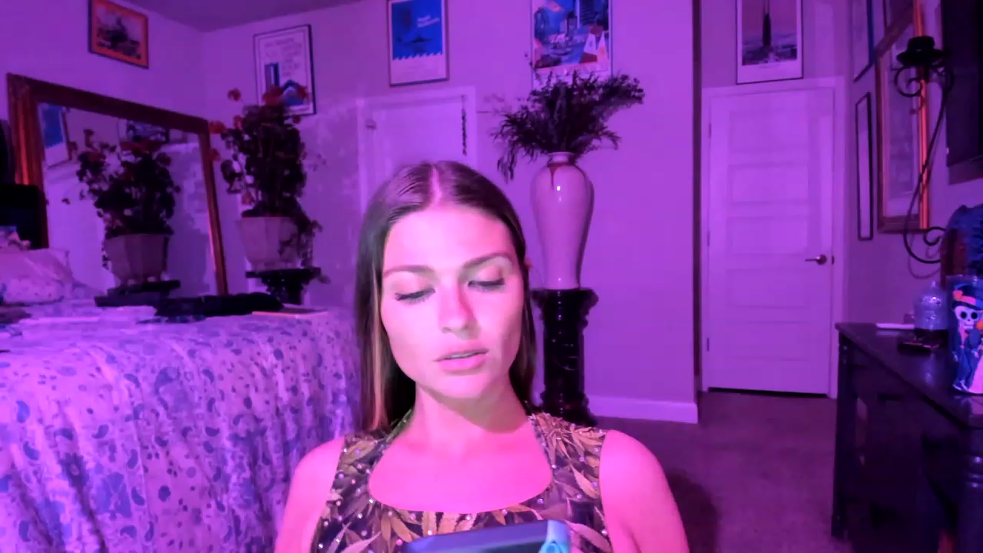 Gallery image thumbnail from Serina_'s myfreecams stream on, 04/21/2023, 08:35 image 6 of 20