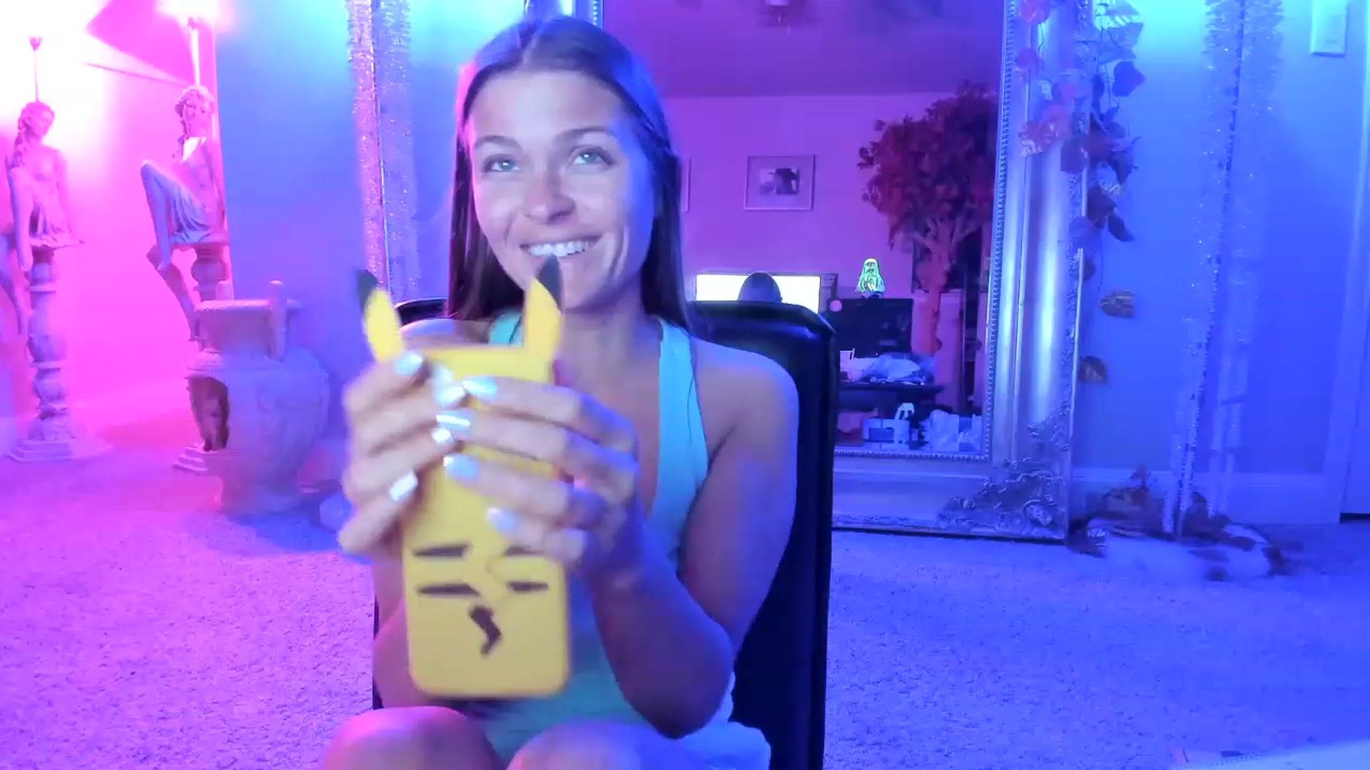 Gallery image thumbnail from Serina_'s myfreecams stream on, 07/03/2023, 02:25 image 11 of 20