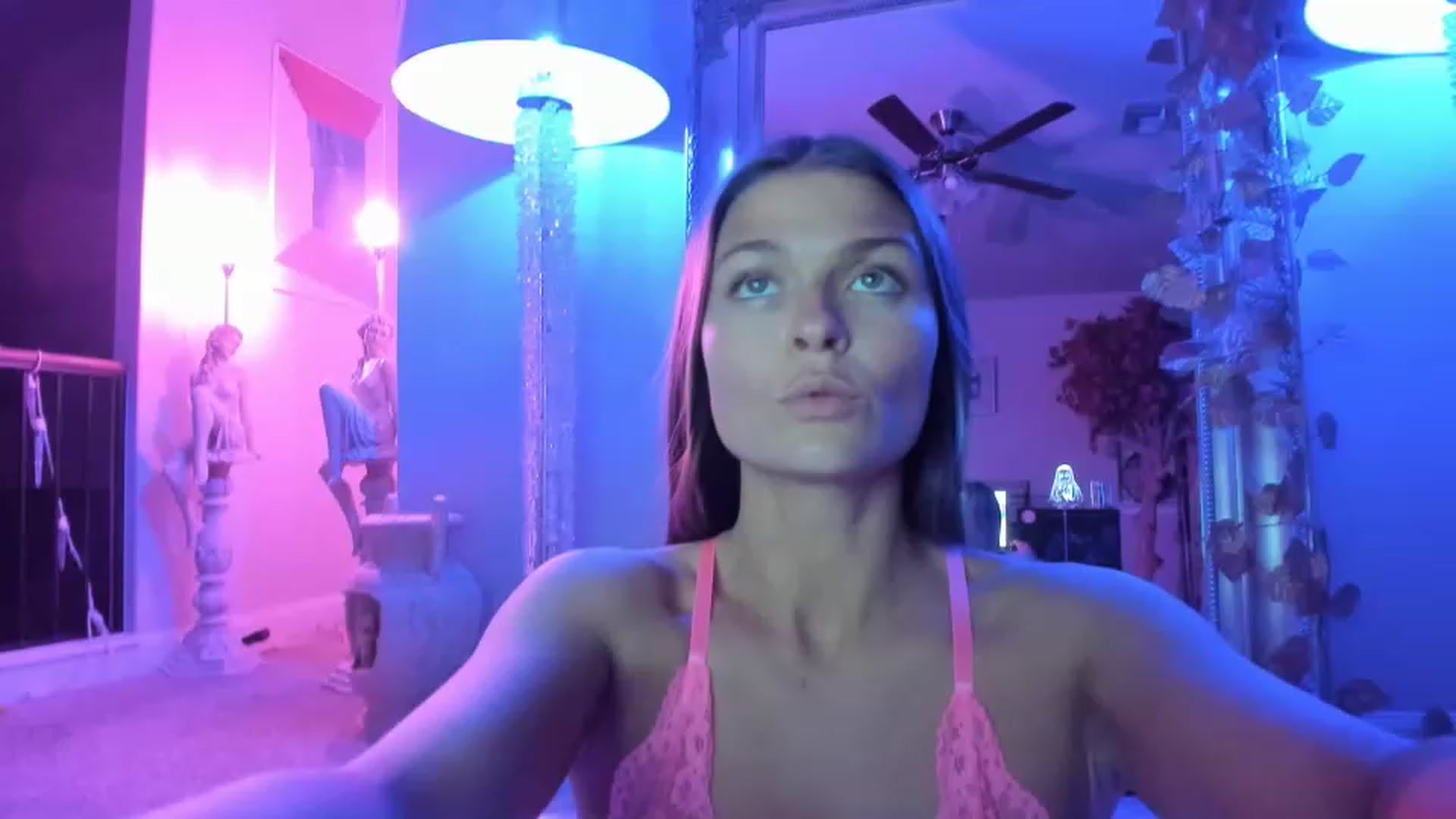 Gallery image thumbnail from Serina_'s myfreecams stream on, 08/07/2023, 07:47 image 2 of 20