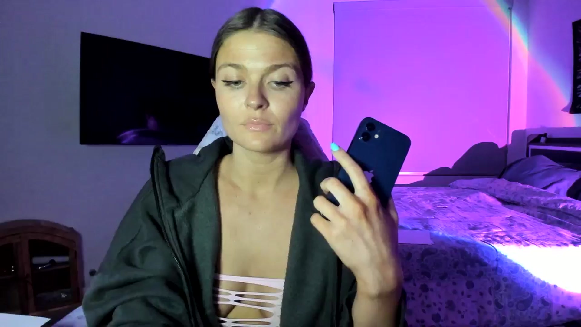 Gallery image thumbnail from Serina_'s myfreecams stream on, 06/18/2024, 09:37 image 3 of 20