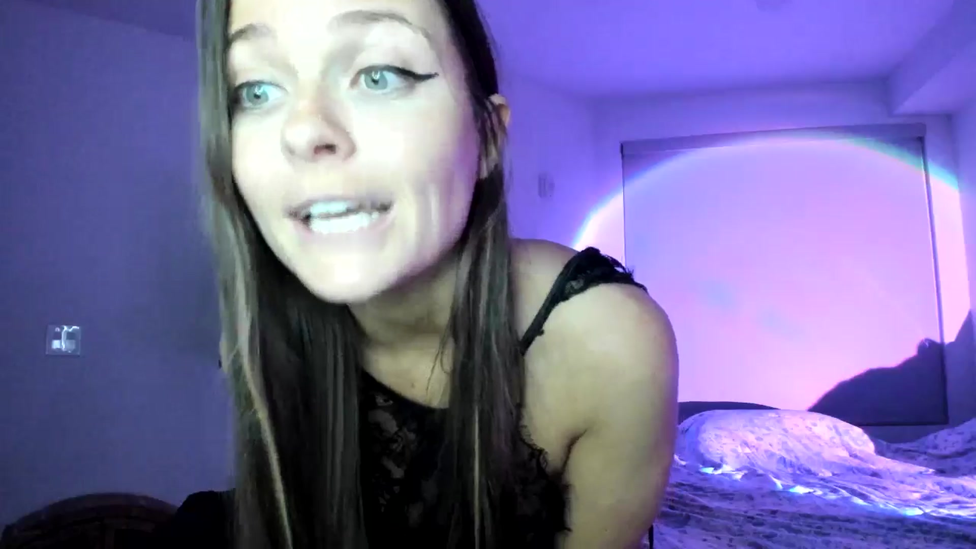 Gallery image thumbnail from Serina_'s myfreecams stream on, 06/20/2024, 10:28 image 15 of 20