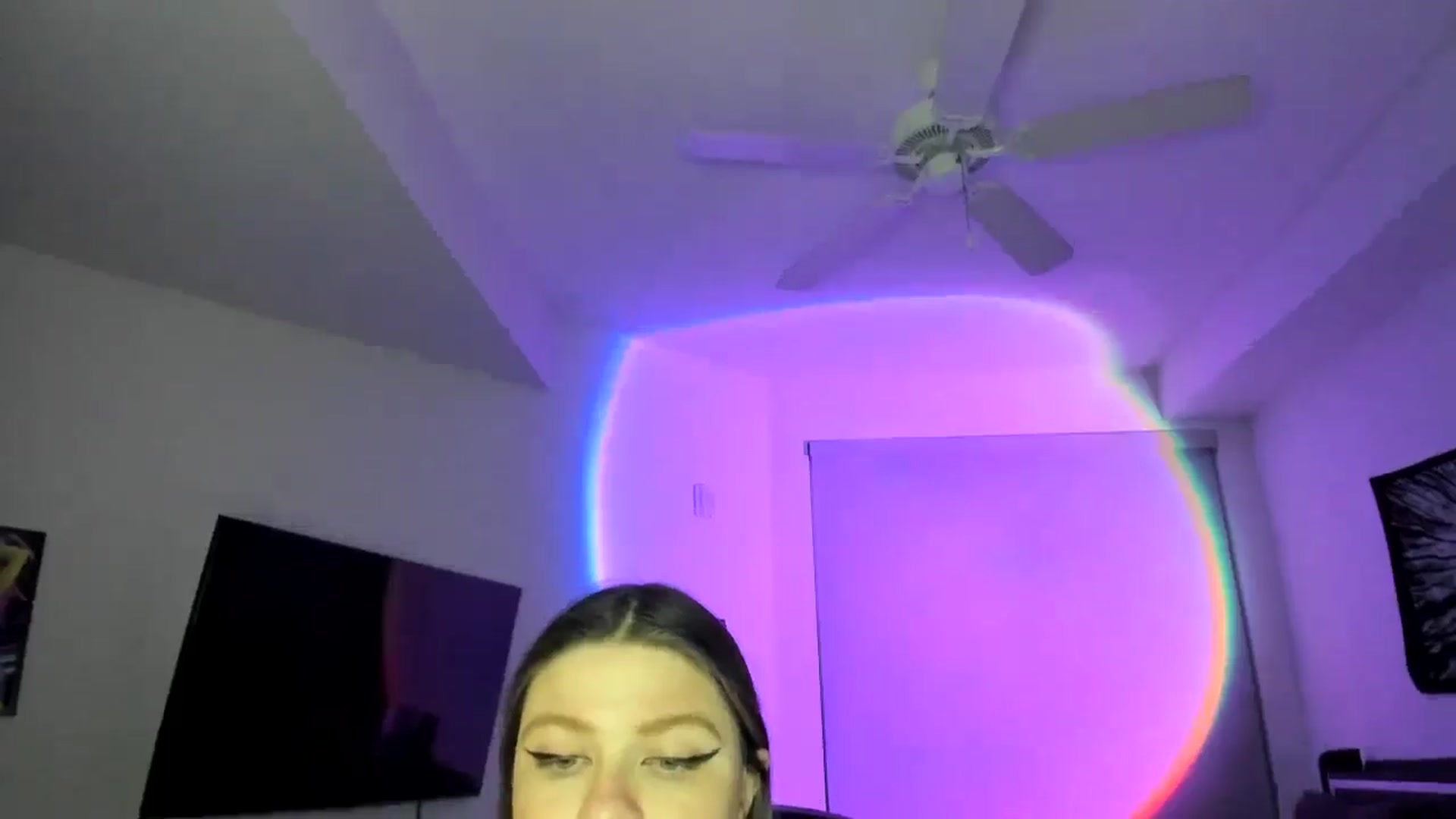 Gallery image thumbnail from Serina_'s myfreecams stream on, 03/01/2025, 09:40 image 11 of 20