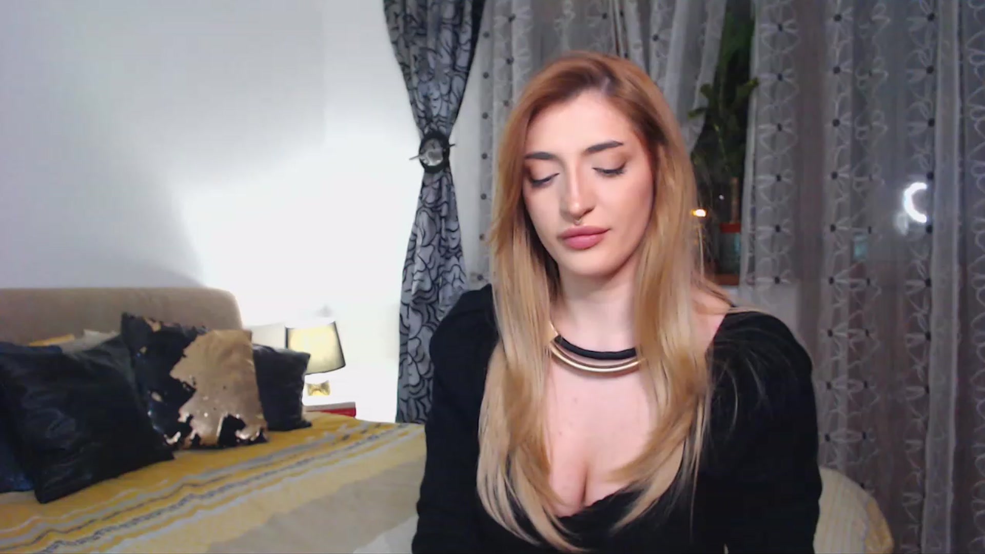 Gallery image thumbnail from Serotonyne_'s myfreecams stream on, 12/03/2022, 24:04 image 2 of 20