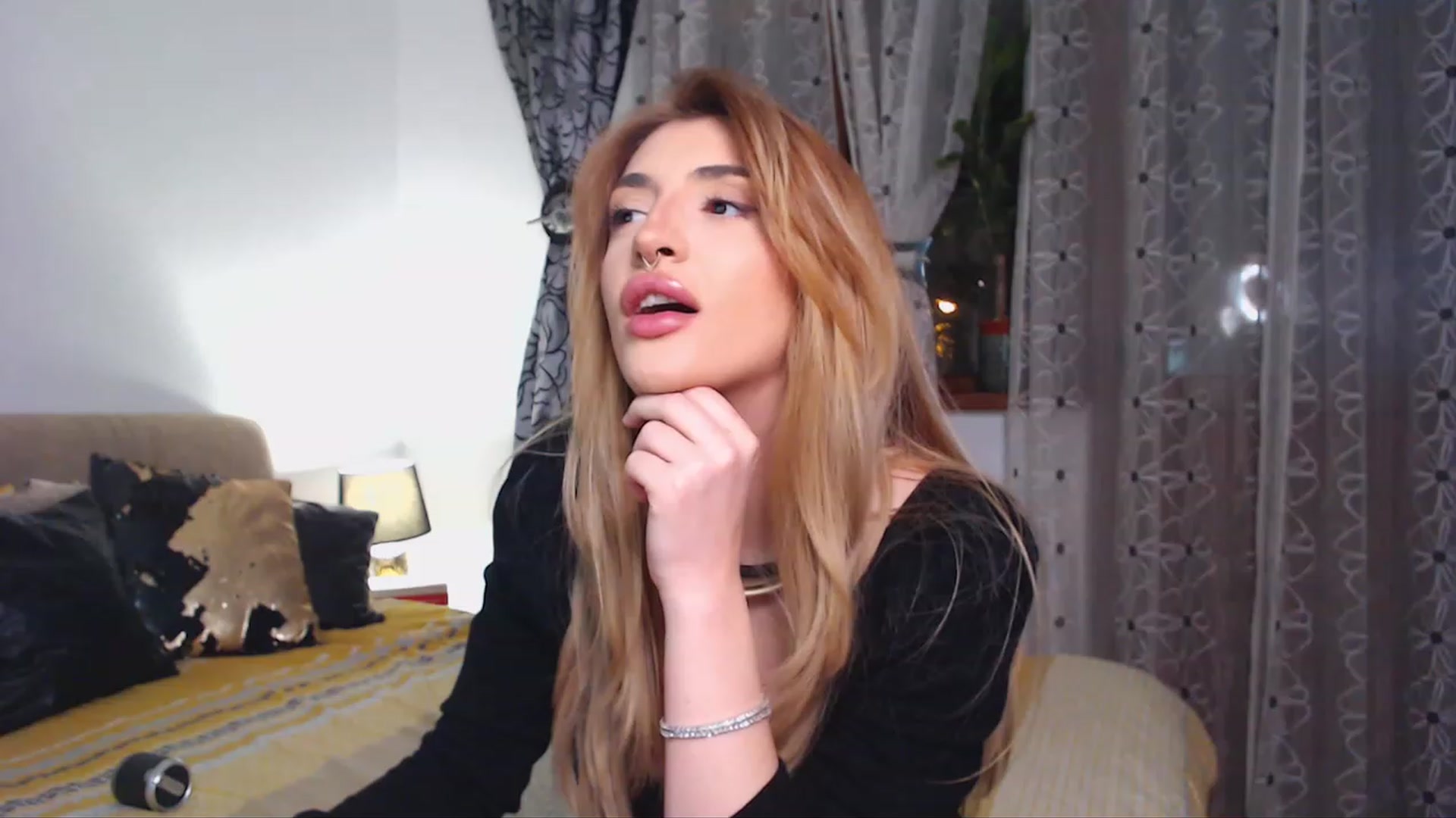Gallery image thumbnail from Serotonyne_'s myfreecams stream on, 12/03/2022, 24:04 image 13 of 20