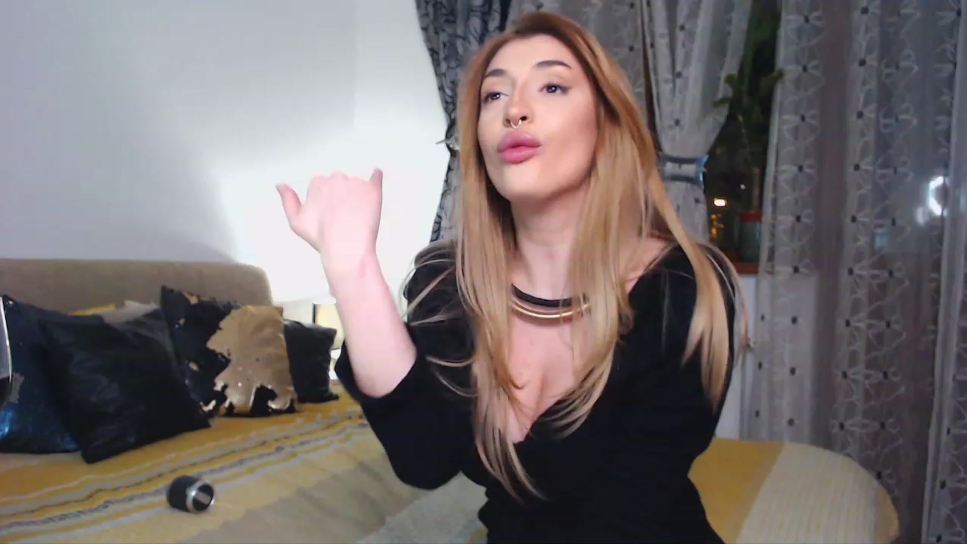 Gallery image thumbnail from Serotonyne_'s myfreecams stream on, 12/03/2022, 24:04 image 16 of 20