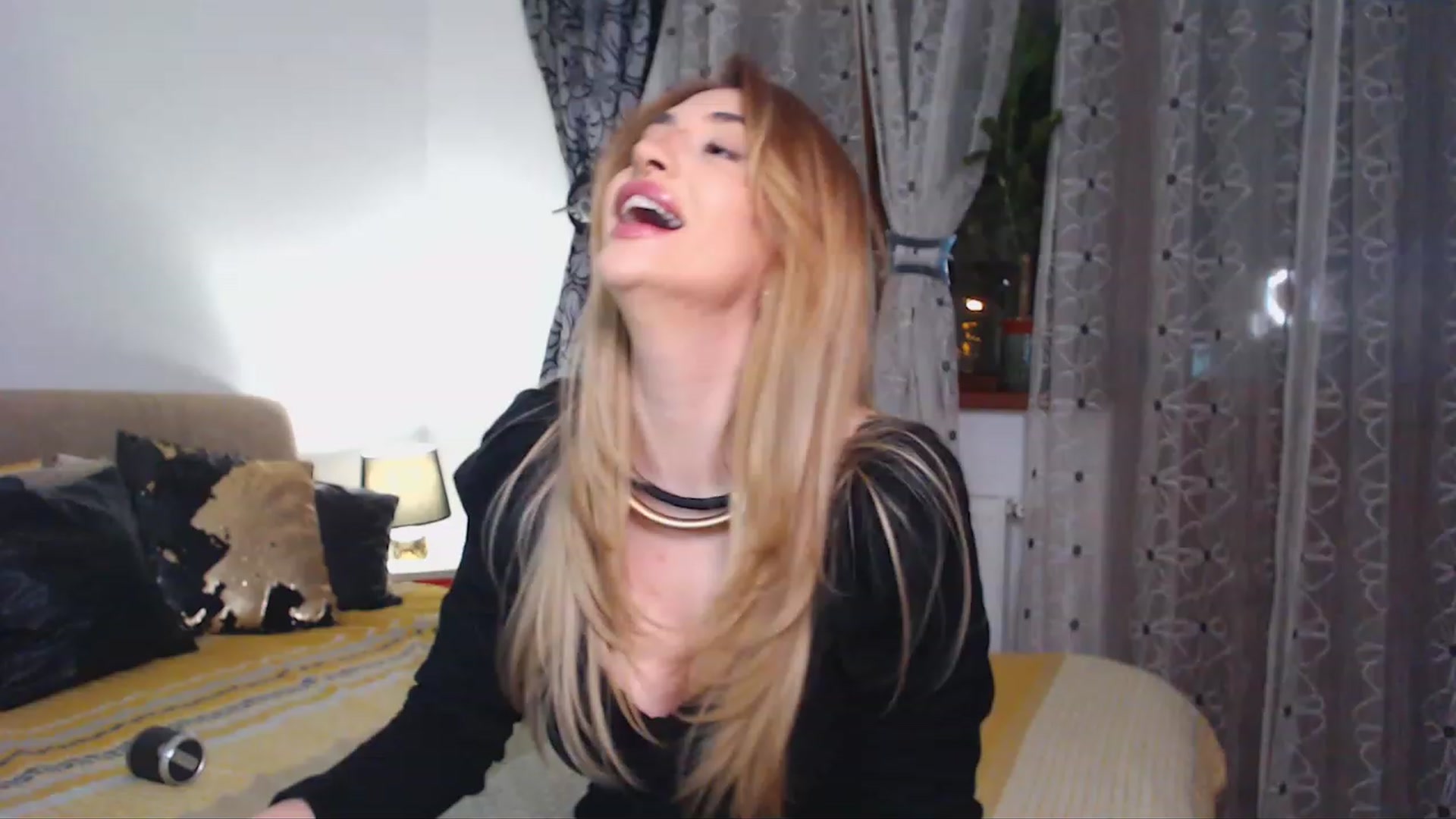Gallery image thumbnail from Serotonyne_'s myfreecams stream on, 12/03/2022, 24:04 image 17 of 20