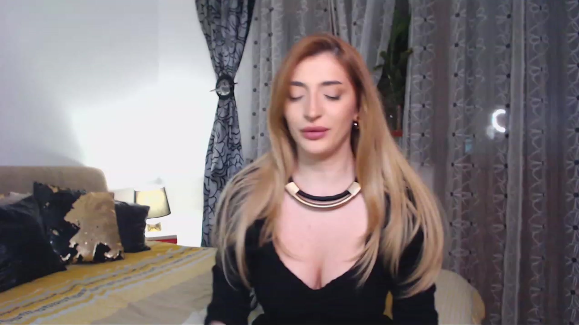 Gallery image thumbnail from Serotonyne_'s myfreecams stream on, 12/03/2022, 24:04 image 4 of 20