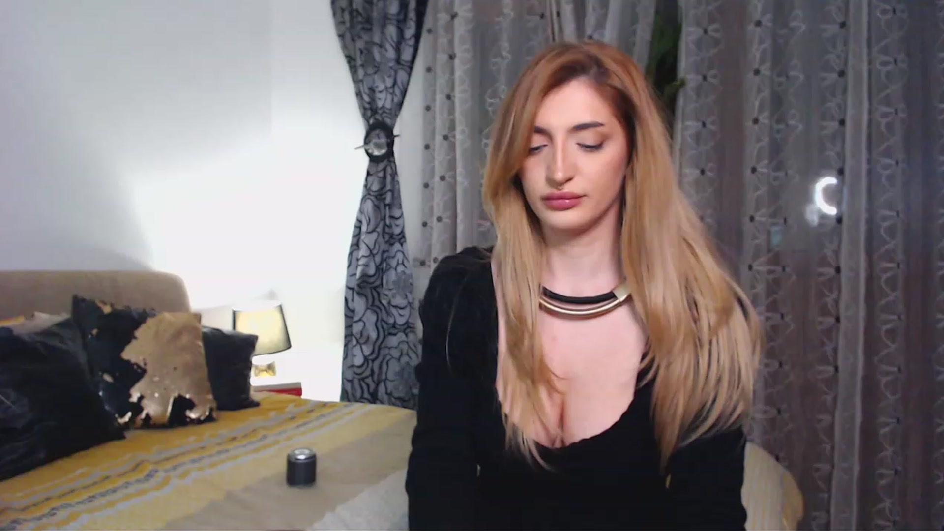 Gallery image thumbnail from Serotonyne_'s myfreecams stream on, 12/03/2022, 24:04 image 5 of 20