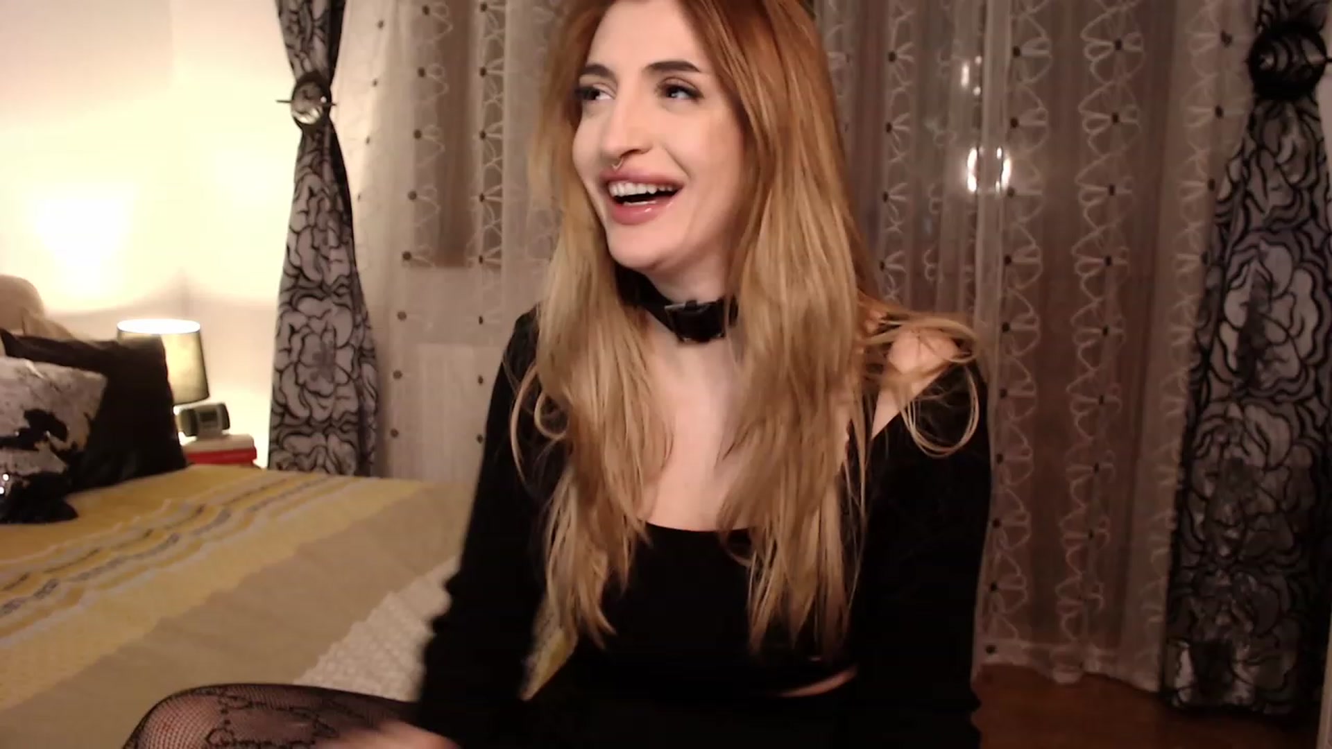 Gallery image thumbnail from Serotonyne_'s myfreecams stream on, 03/12/2023, 03:41 image 15 of 20