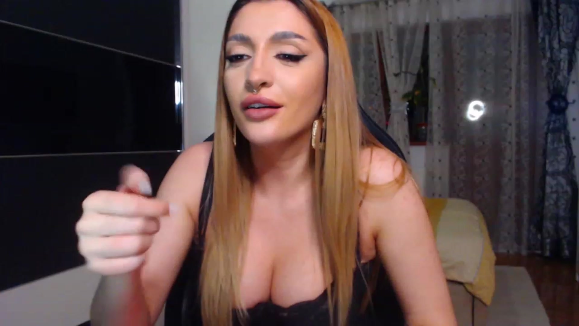 Gallery image thumbnail from Serotonyne_'s myfreecams stream on, 05/15/2023, 22:49 image 15 of 20