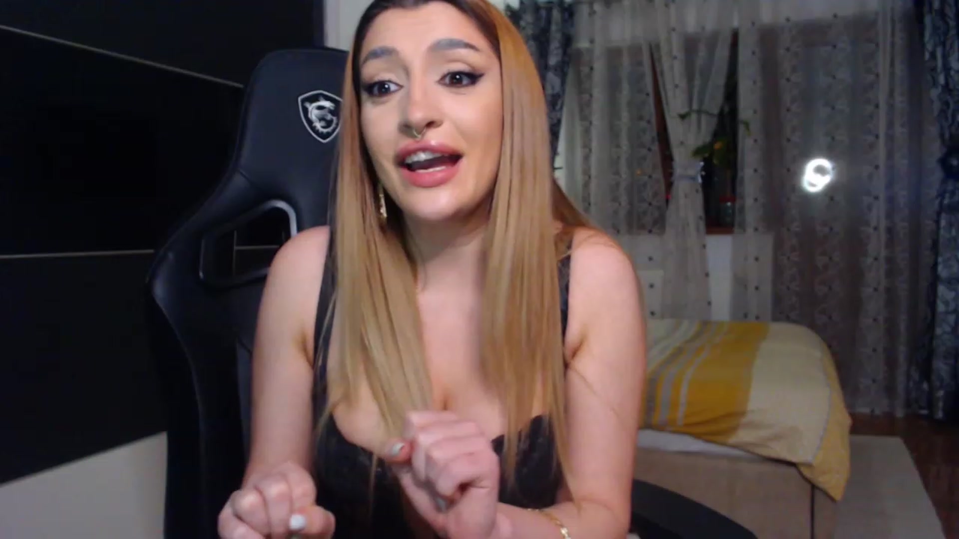 Gallery image thumbnail from Serotonyne_'s myfreecams stream on, 05/15/2023, 22:49 image 10 of 20