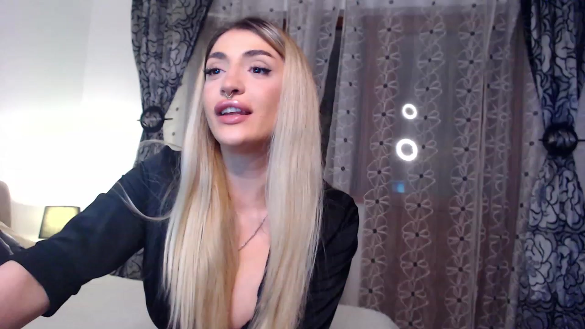 Gallery image thumbnail from Serotonyne_'s myfreecams stream on, 12/30/2023, 18:54 image 7 of 20