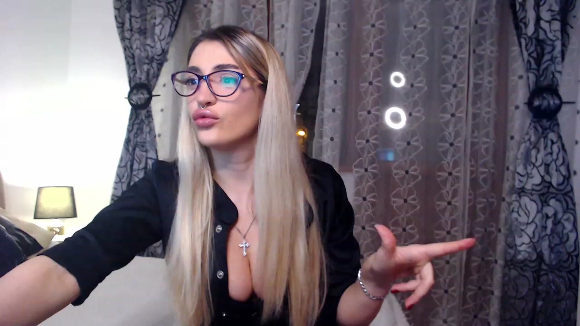 Gallery image thumbnail from Serotonyne_'s myfreecams stream on, 12/30/2023, 18:54 image 14 of 20