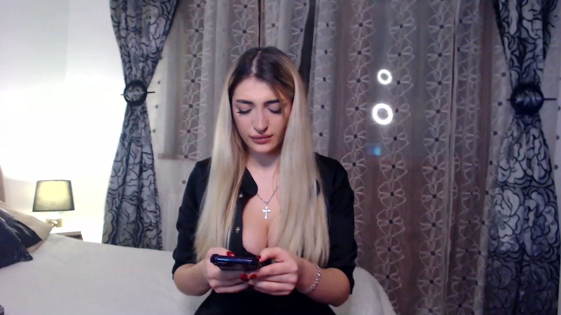Gallery image thumbnail from Serotonyne_'s myfreecams stream on, 12/30/2023, 18:54 image 15 of 20