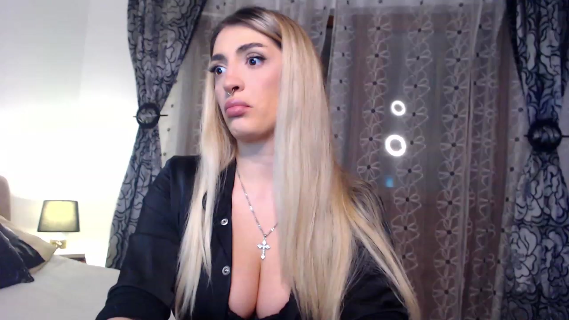 Gallery image thumbnail from Serotonyne_'s myfreecams stream on, 12/30/2023, 18:54 image 6 of 20
