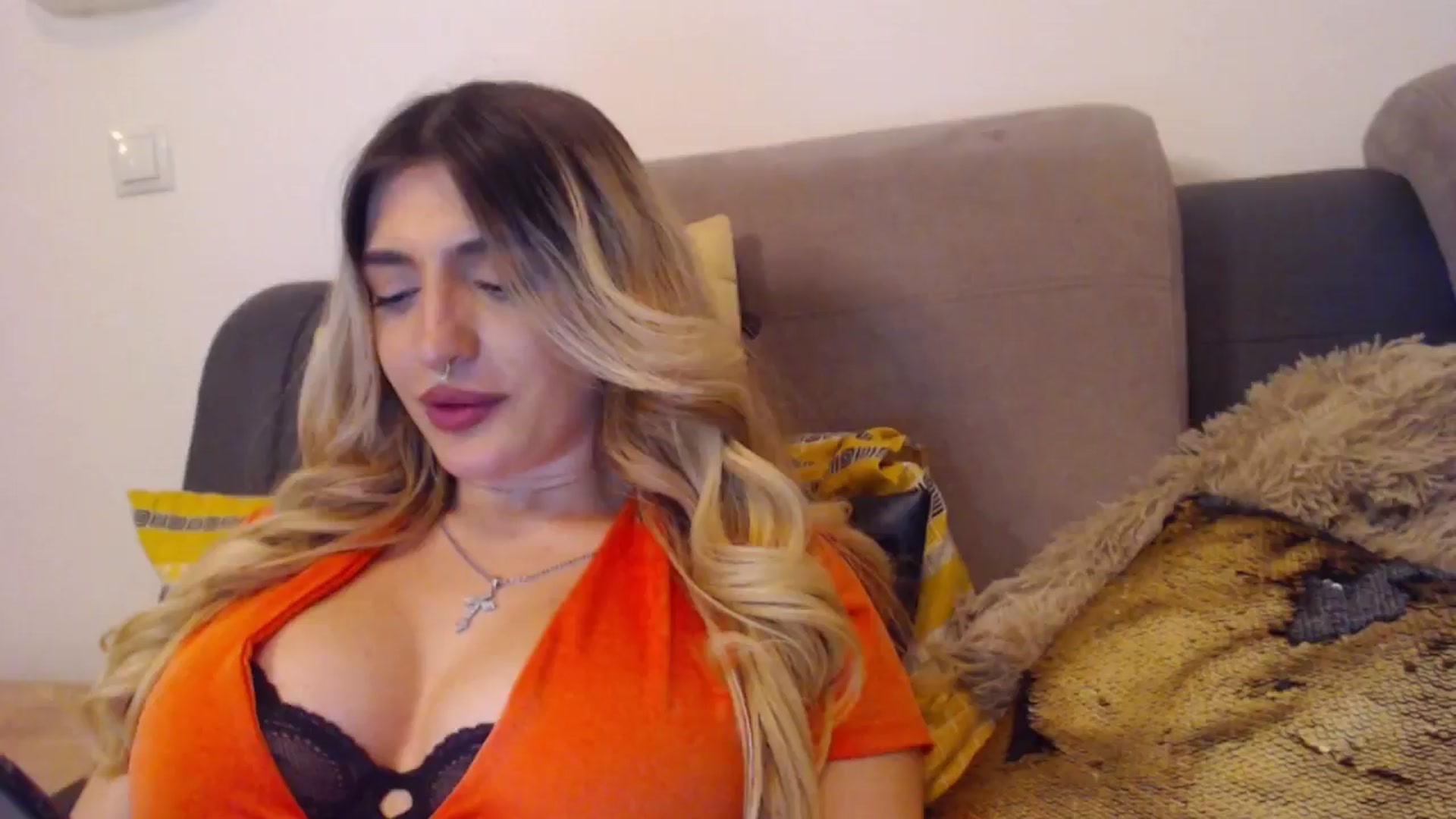 Gallery image thumbnail from Serotonyne_'s myfreecams stream on, 05/02/2024, 01:02 image 5 of 20