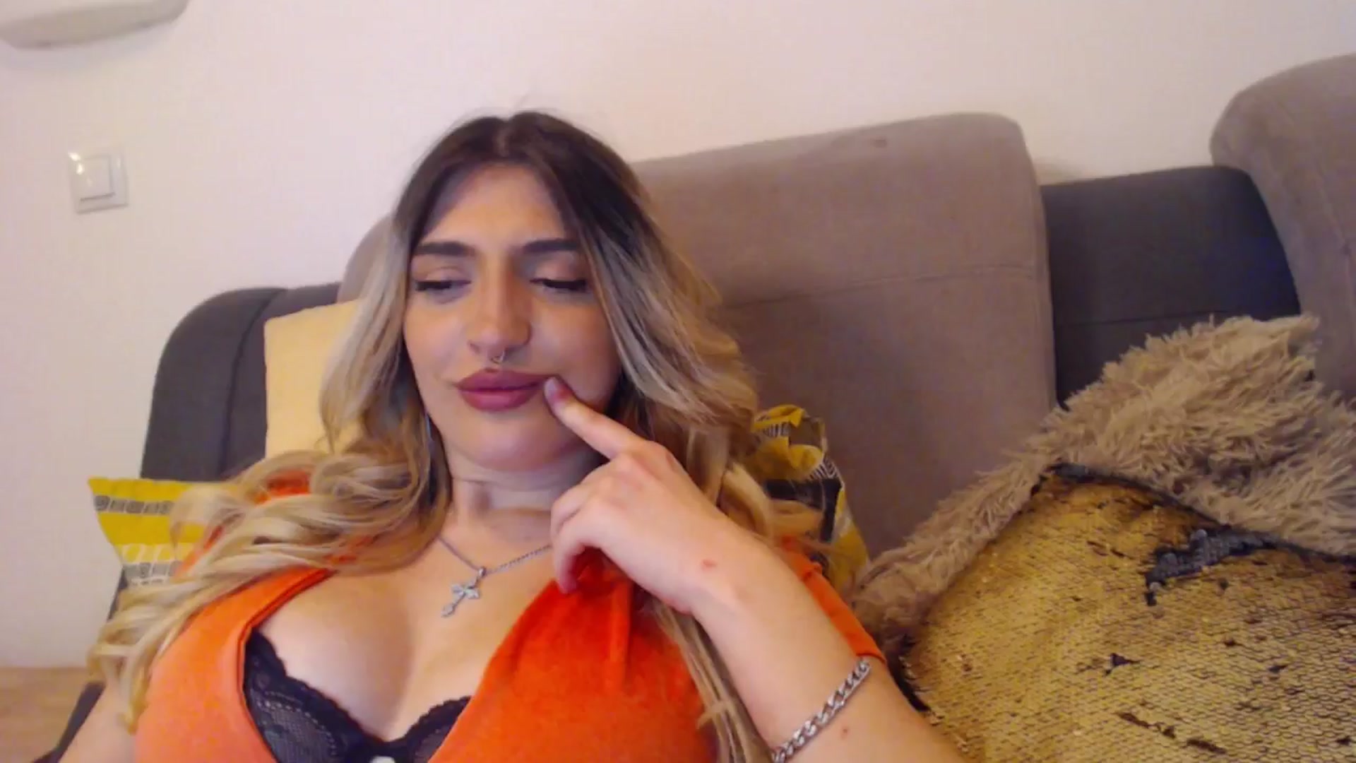 Gallery image thumbnail from Serotonyne_'s myfreecams stream on, 05/02/2024, 01:02 image 9 of 20