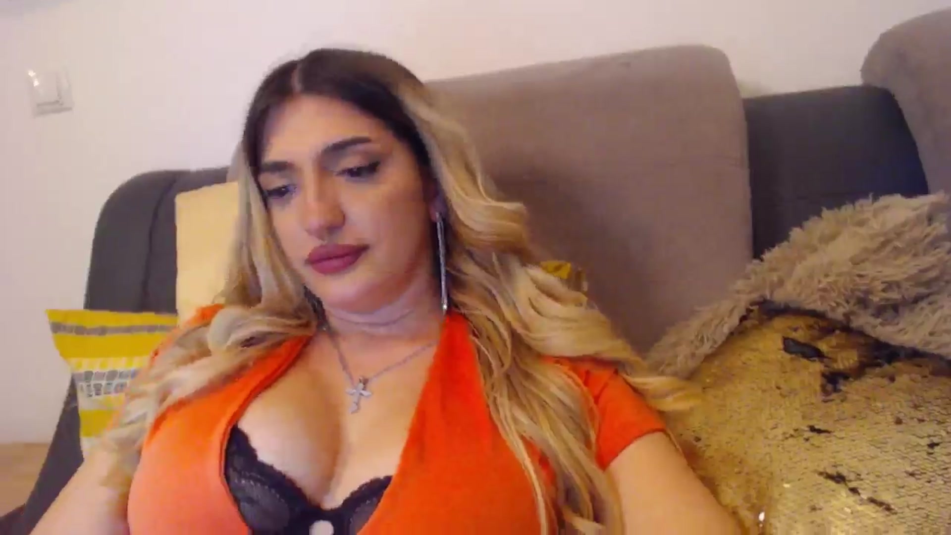 Gallery image thumbnail from Serotonyne_'s myfreecams stream on, 05/02/2024, 01:02 image 16 of 20